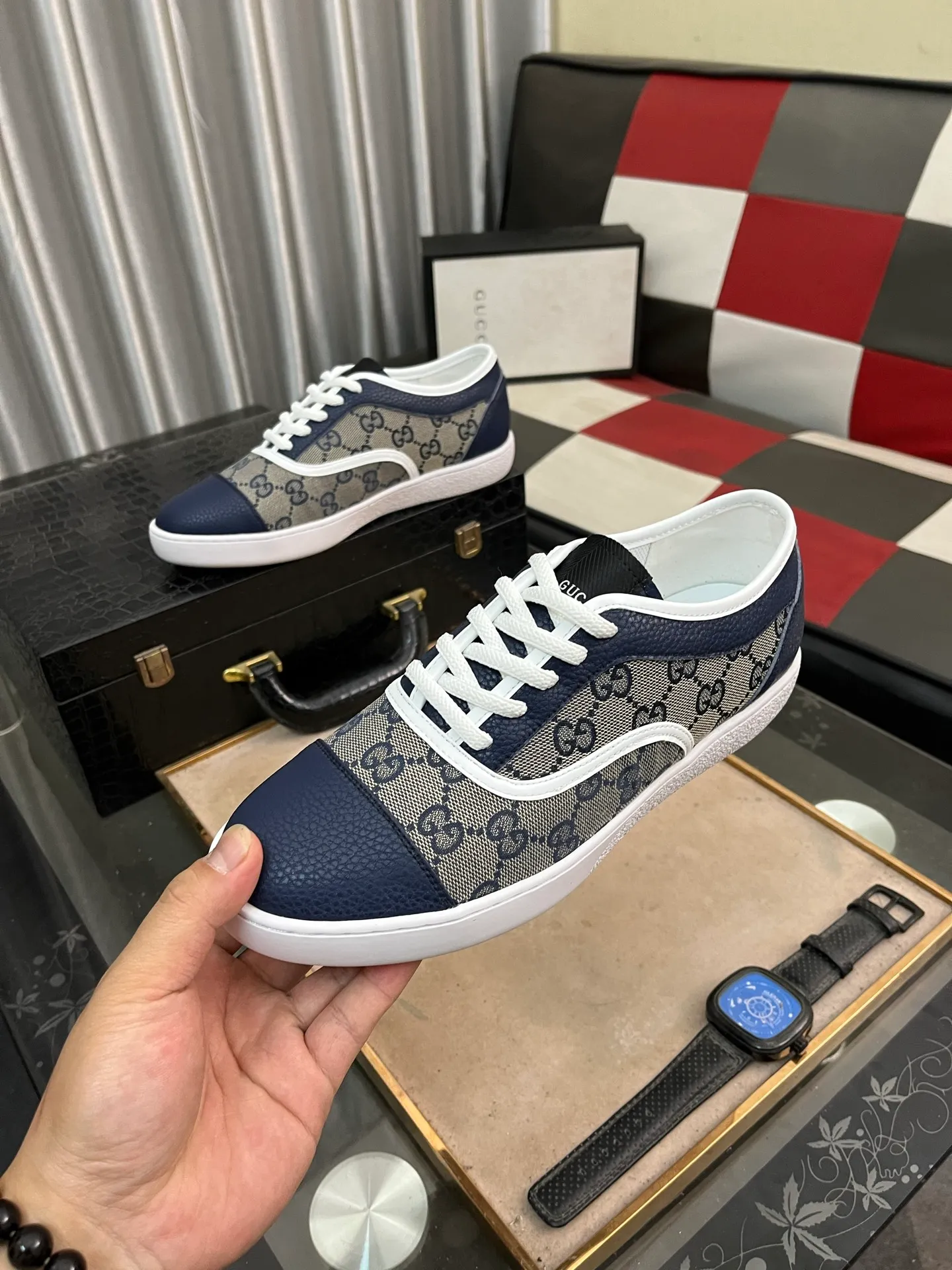 Men's shoes💰400⌚️⌚️[GUCCI] Gucci men's casual shoes are absolutely popular🔥The ultimate matching item for trendy men! The charm of super texture is unstoppable. This is the main recommendation. The upper is made of high-quality cowhide, with pig lining feet and wear-resistant rubber sole. It is noble and elegant! Extremely comfortable🎁🎁You can be as handsome as you want💪 Available in sizes 38-44 and 4️⃣colors available